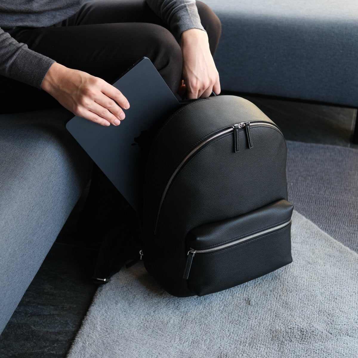 <受注生産:1月10日より順次発送>Full Grain Leather Round Backpack - aucentic