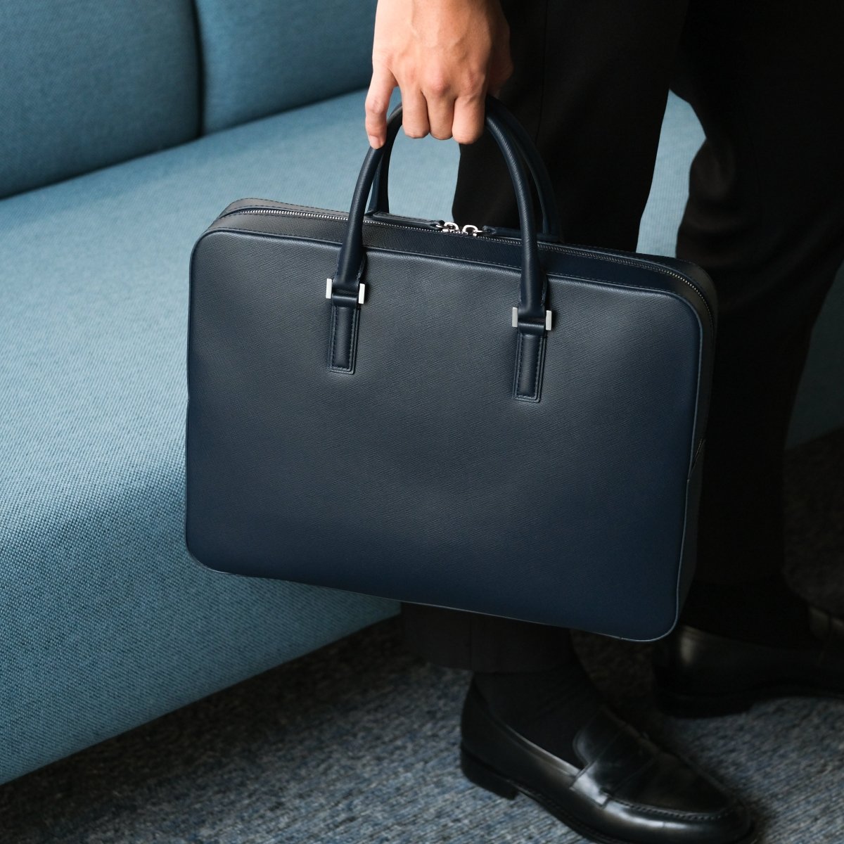 <予約販売:6月9日より順次発送予定>Italian Saffiano Leather Briefcase (Navy) - aucentic