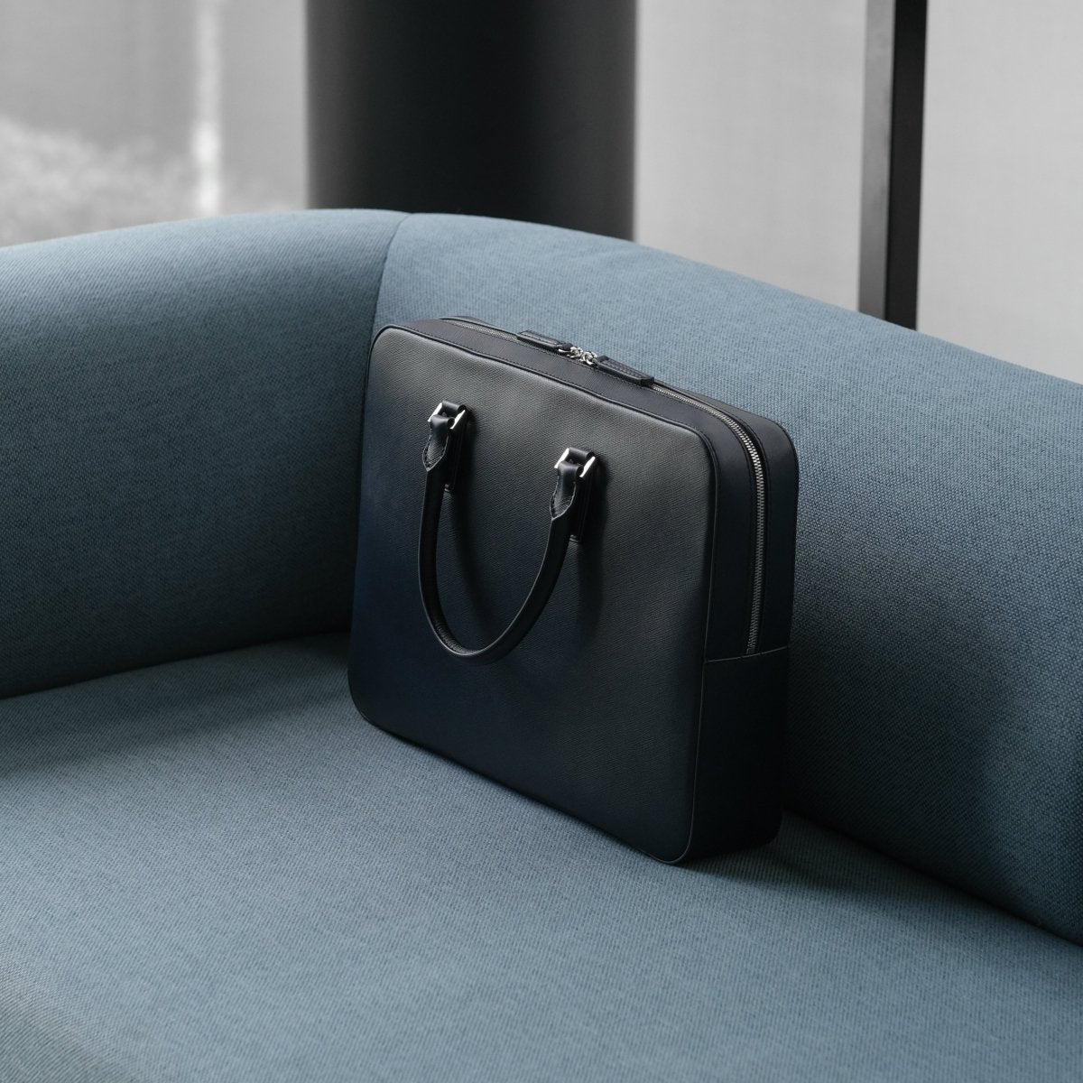 <予約販売:6月9日より順次発送予定>Italian Saffiano Leather Briefcase (Navy) - aucentic