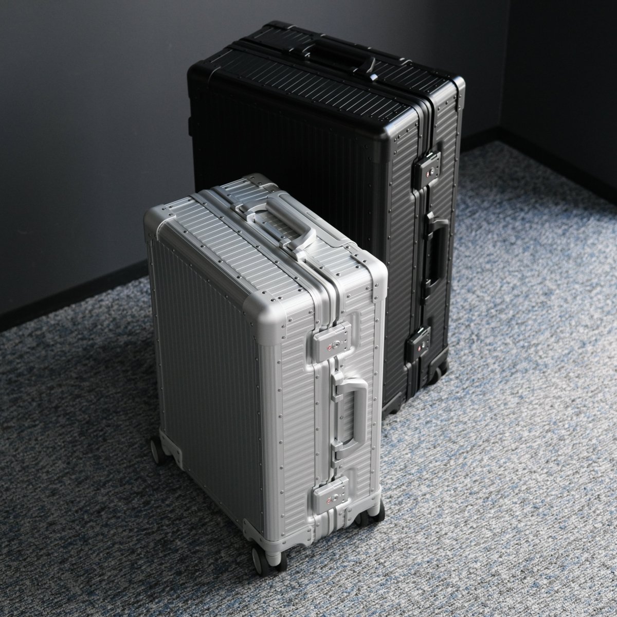 <受注生産 6月下旬より順次配送>Stripe Aluminum Suitcase(Black) - aucentic