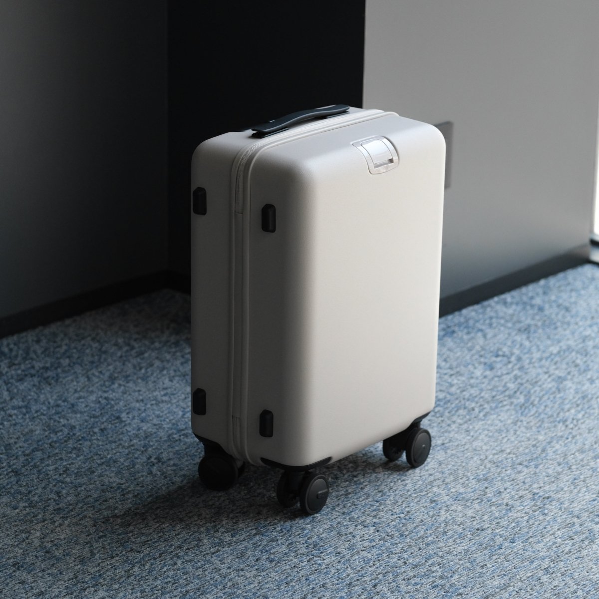 <受注生産:7月22日より順次発送予定>Essential Luxe Suitcase (Beige) - aucentic