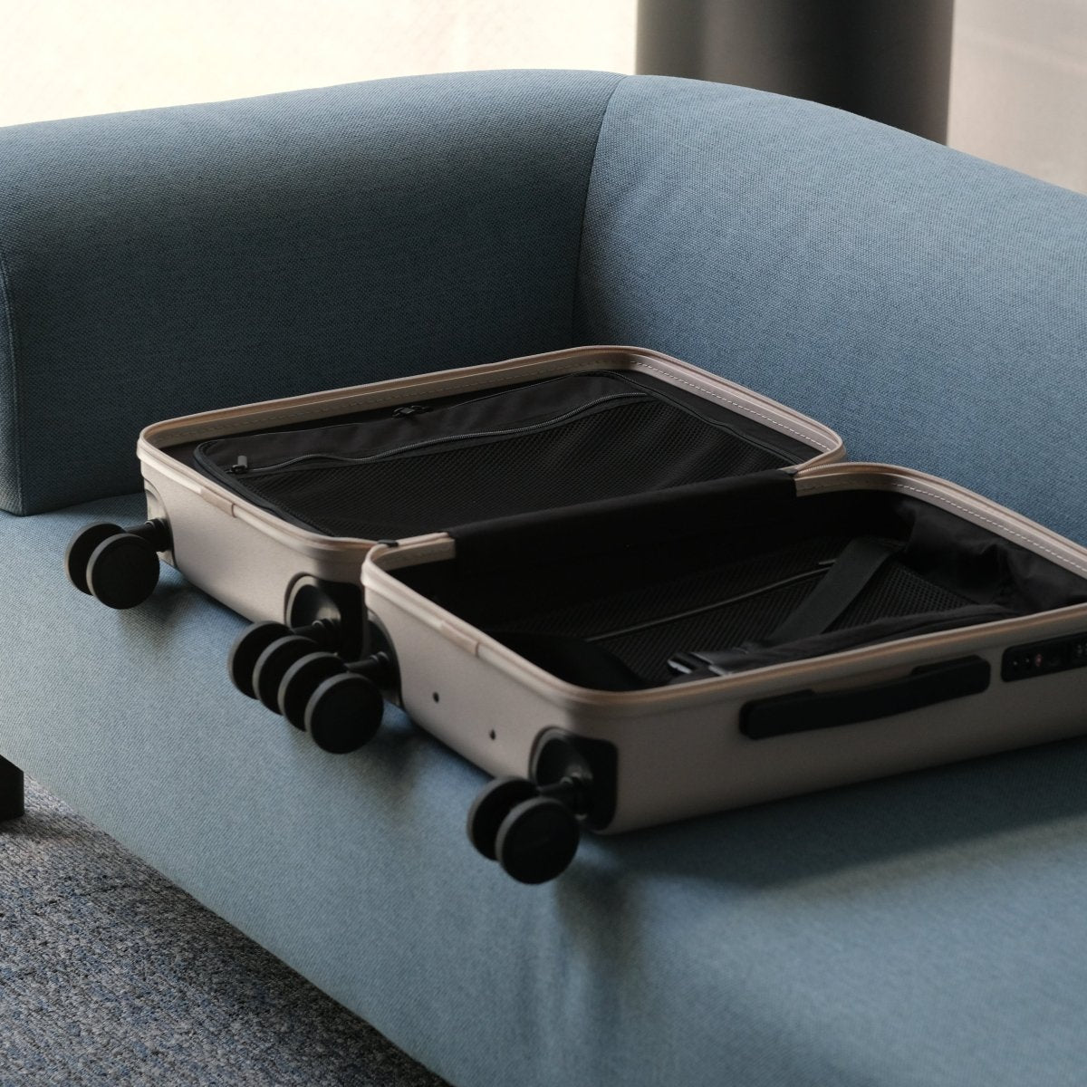 <受注生産:7月22日より順次発送予定>Essential Luxe Suitcase (Beige) - aucentic