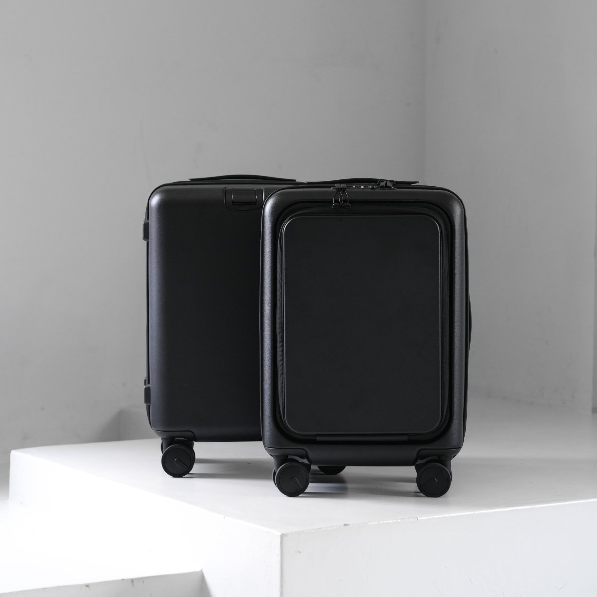 <受注生産:7月22日より順次発送予定>Essential Smart Suitcase - aucentic