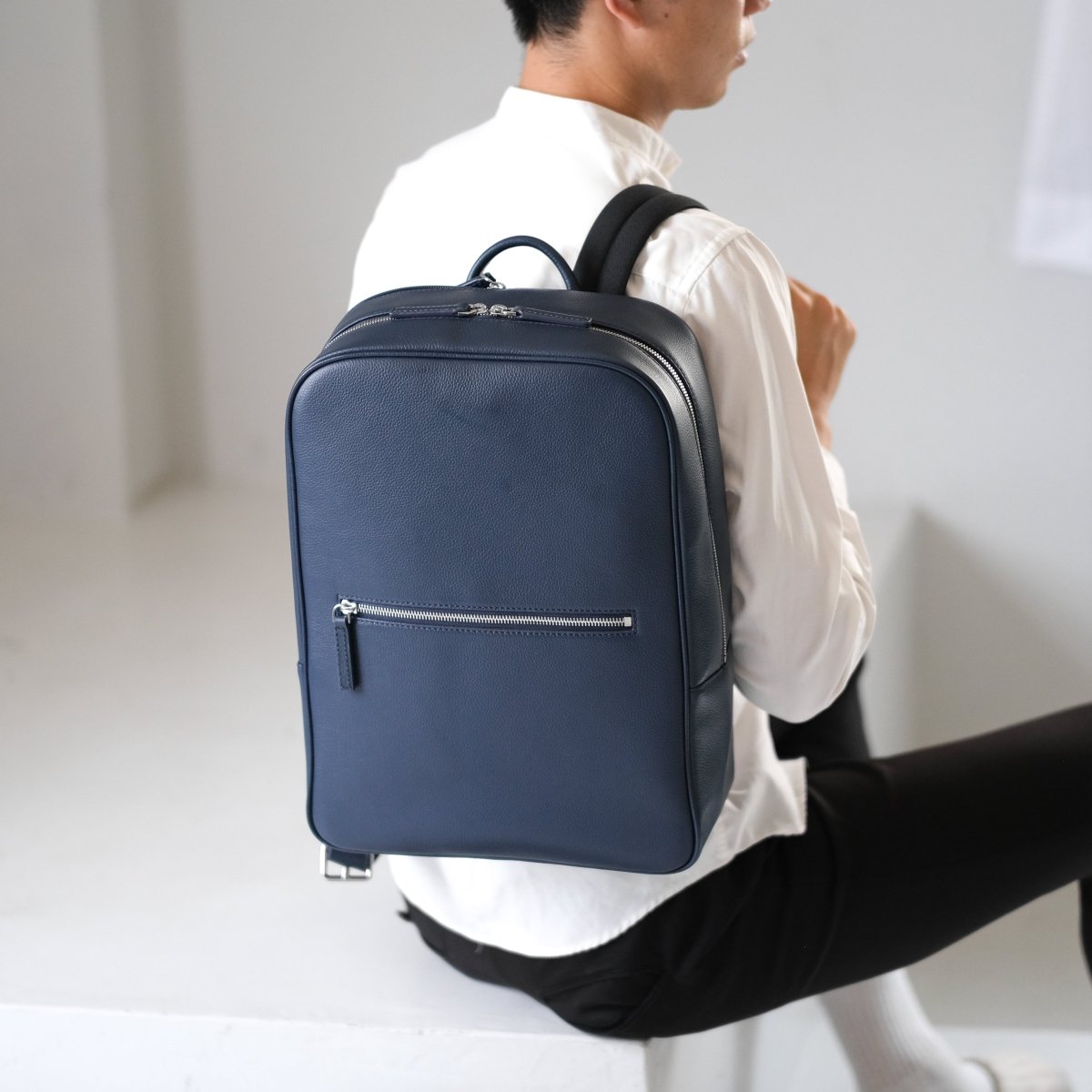<受注生産:8月15日より順次発送予定>Full Grain Leather Backpack (Navy) - aucentic