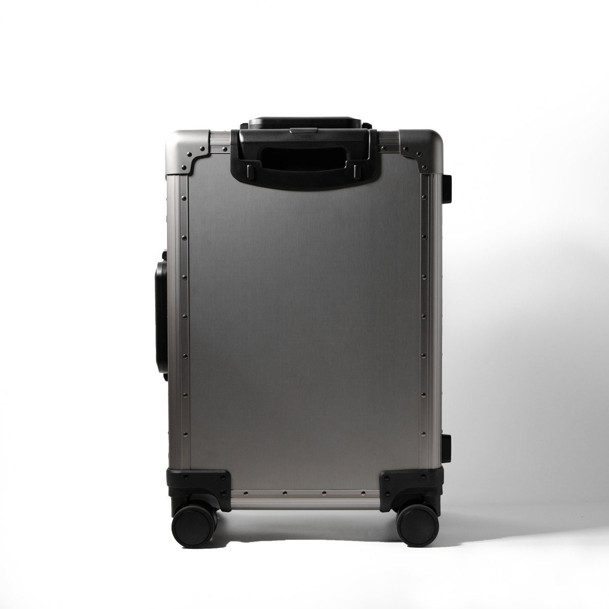 <coming soon> Titanium Suitcase Op.22 - aucentic