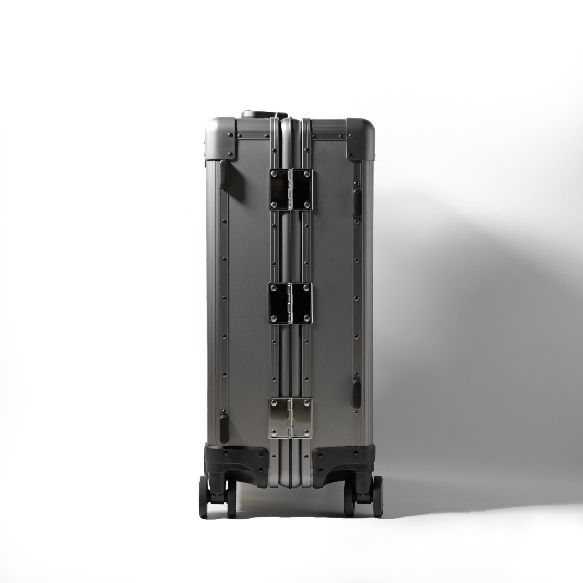 <coming soon> Titanium Suitcase Op.22 - aucentic