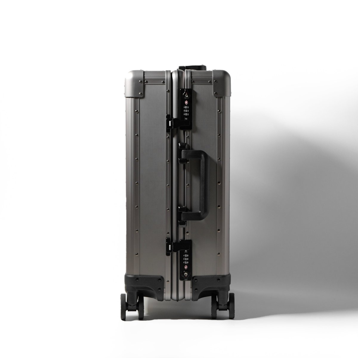 <coming soon> Titanium Suitcase Op.22 - aucentic