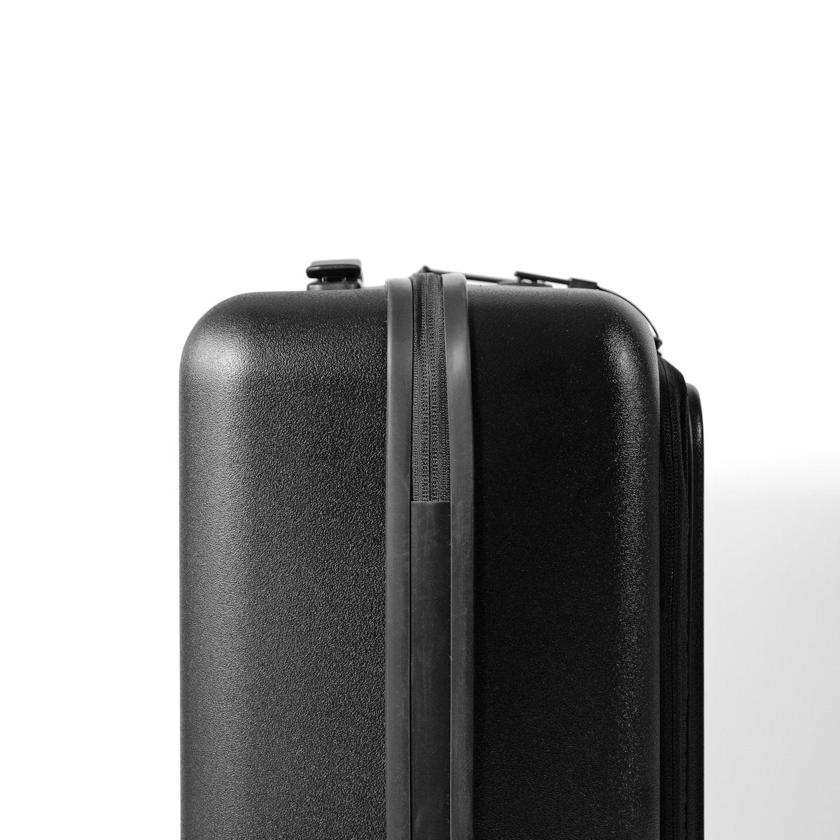 Essential Smart Suitcase - aucentic