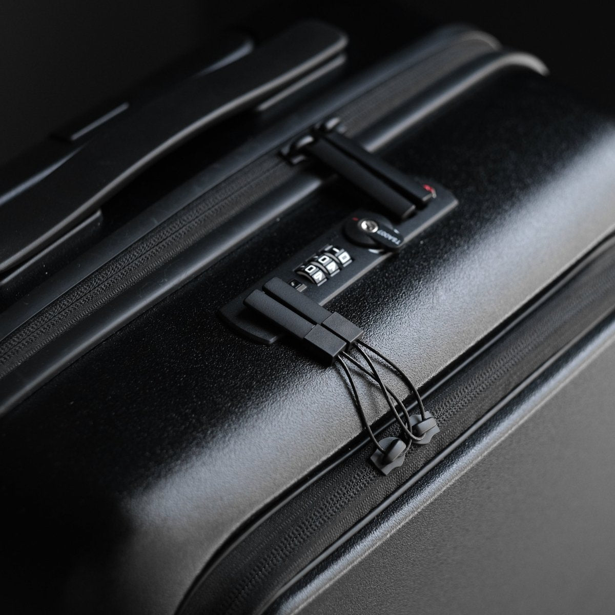 Essential Smart Suitcase - aucentic