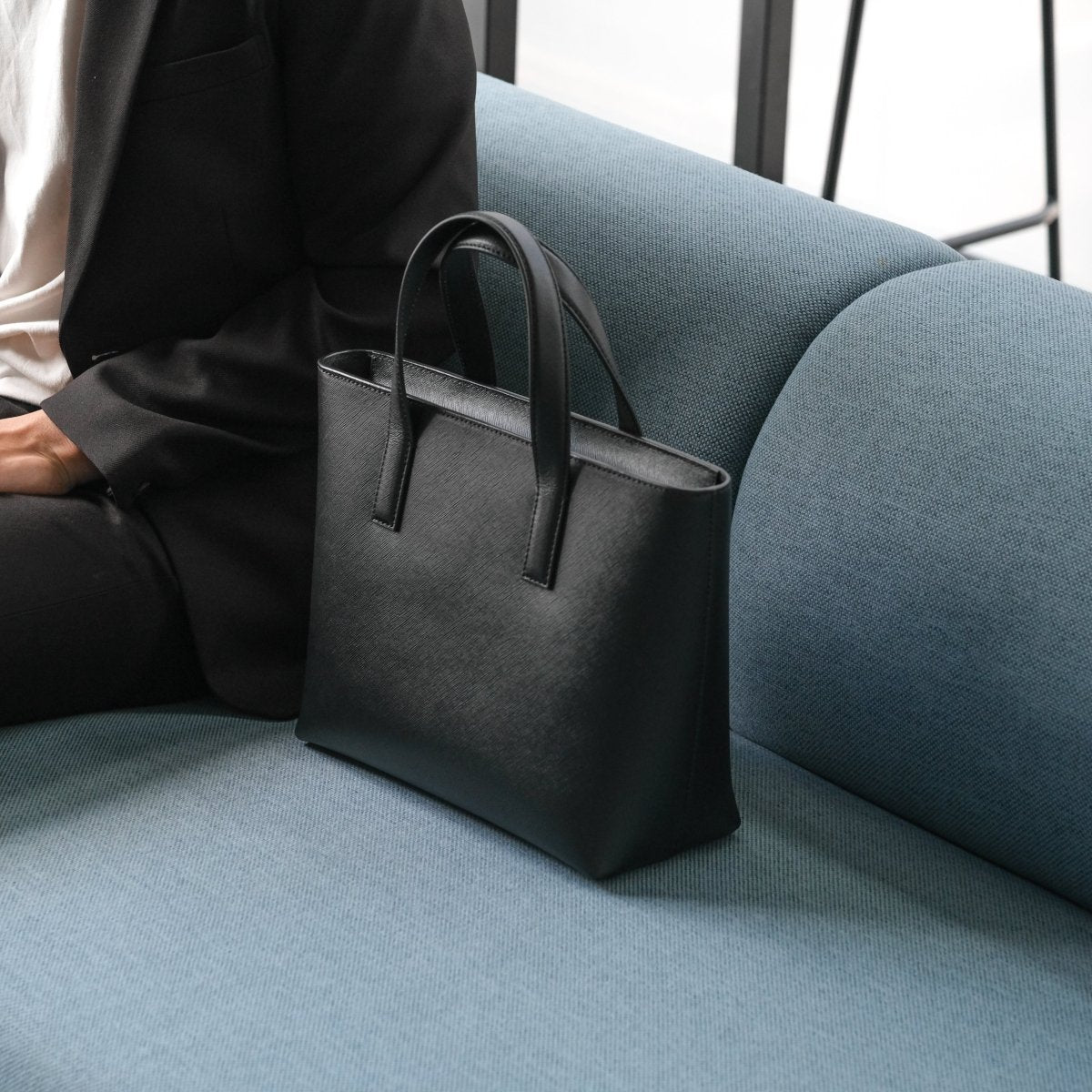 Saffiano Leather Small Tote (Black) - aucentic