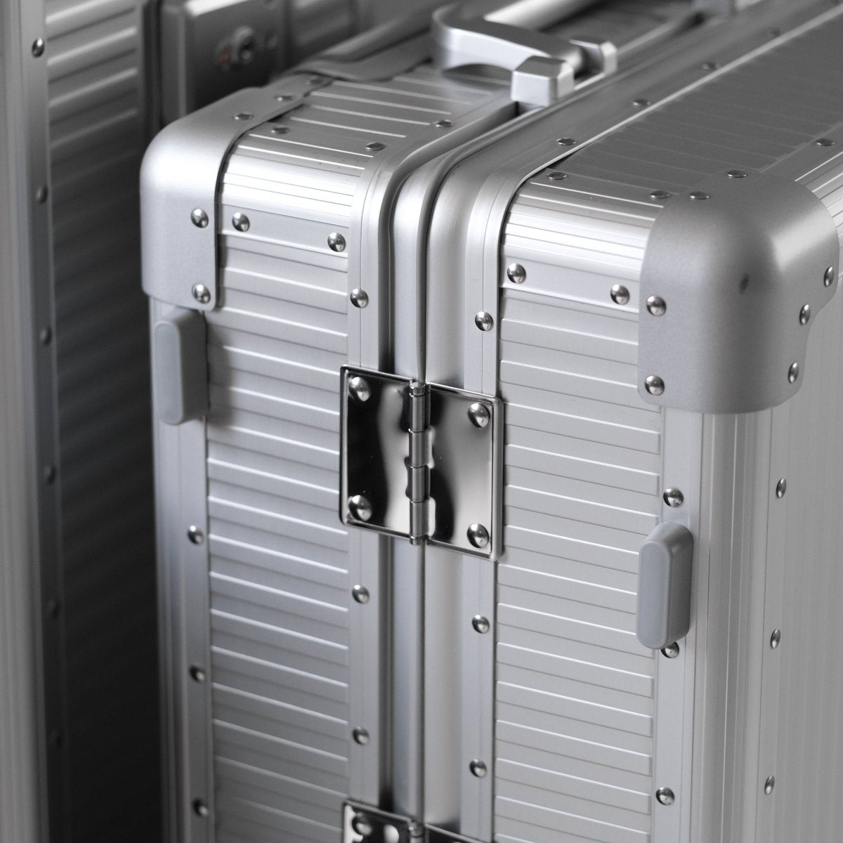 <受注生産>Stripe Aluminum Suitcase(Metallic) Op.13 - aucentic
