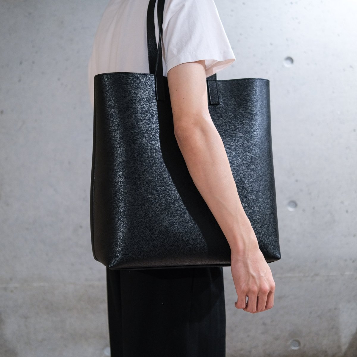 <予約販売 11月25日~発送>Italian Leather Casual Tote - aucentic