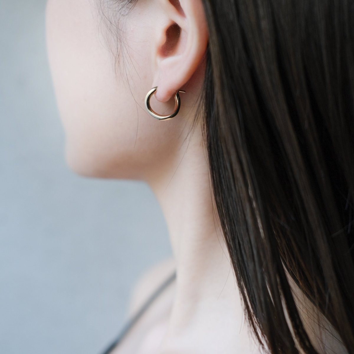 14K Solid Gold Wave Hoops - aucentic