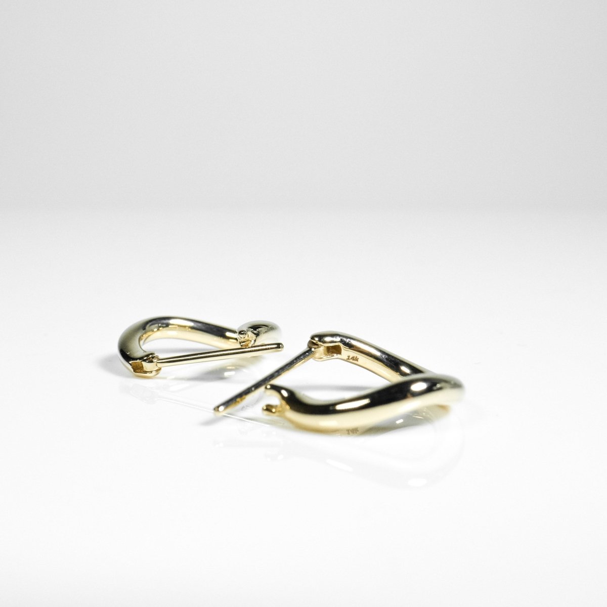14K Solid Gold Wave Hoops - aucentic