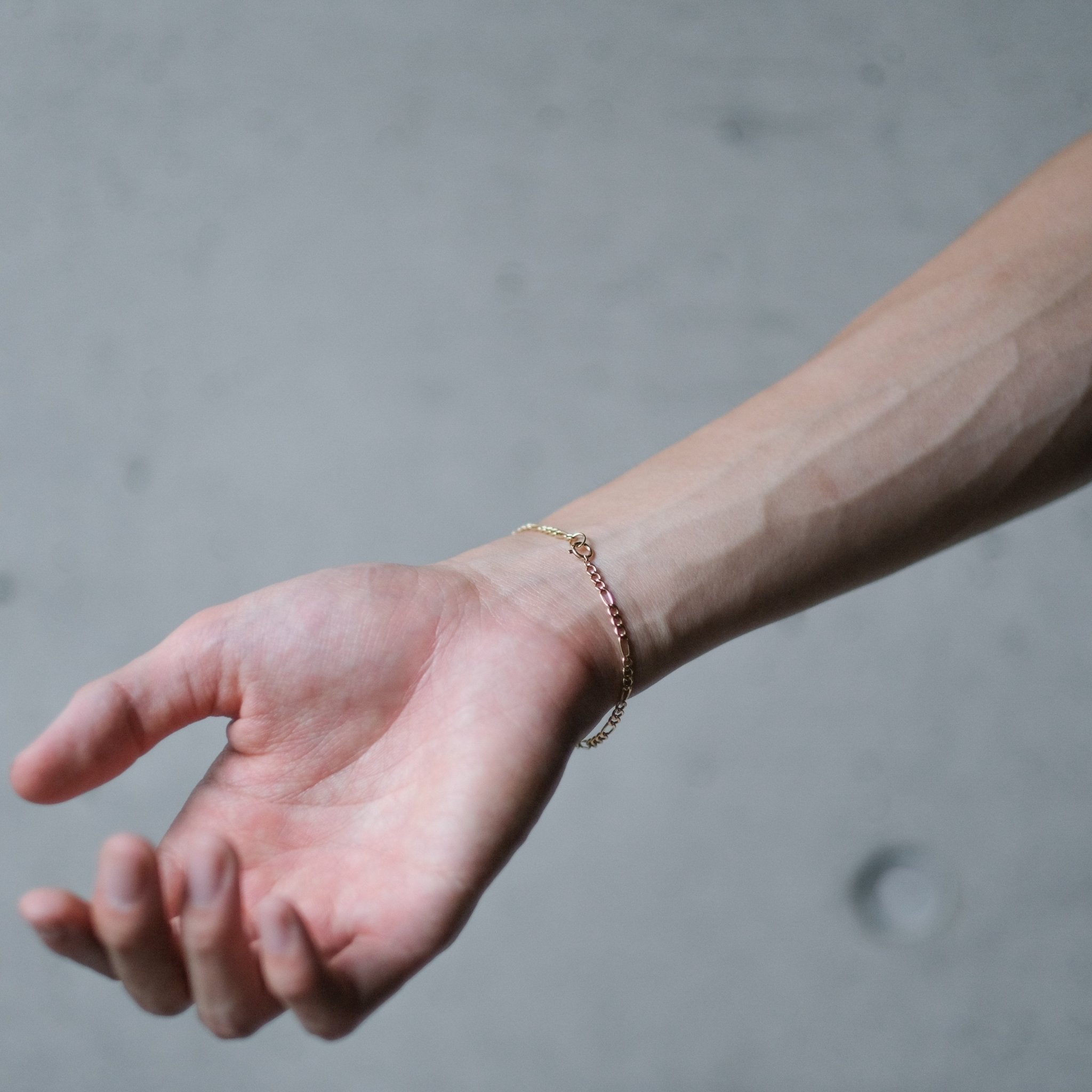 18K Hollow Figaro Chain Bracelet - aucentic