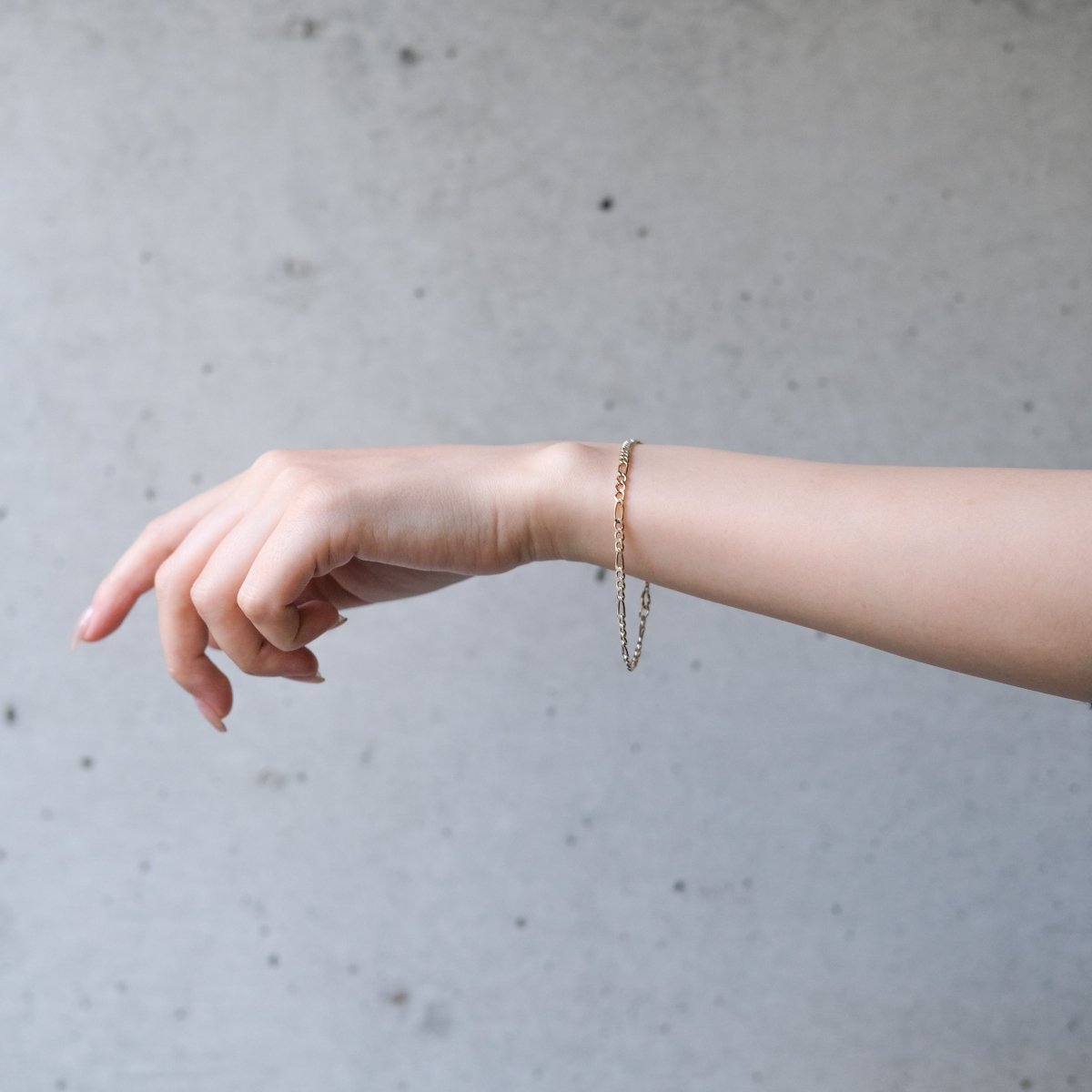 18K Hollow Figaro Chain Bracelet - aucentic