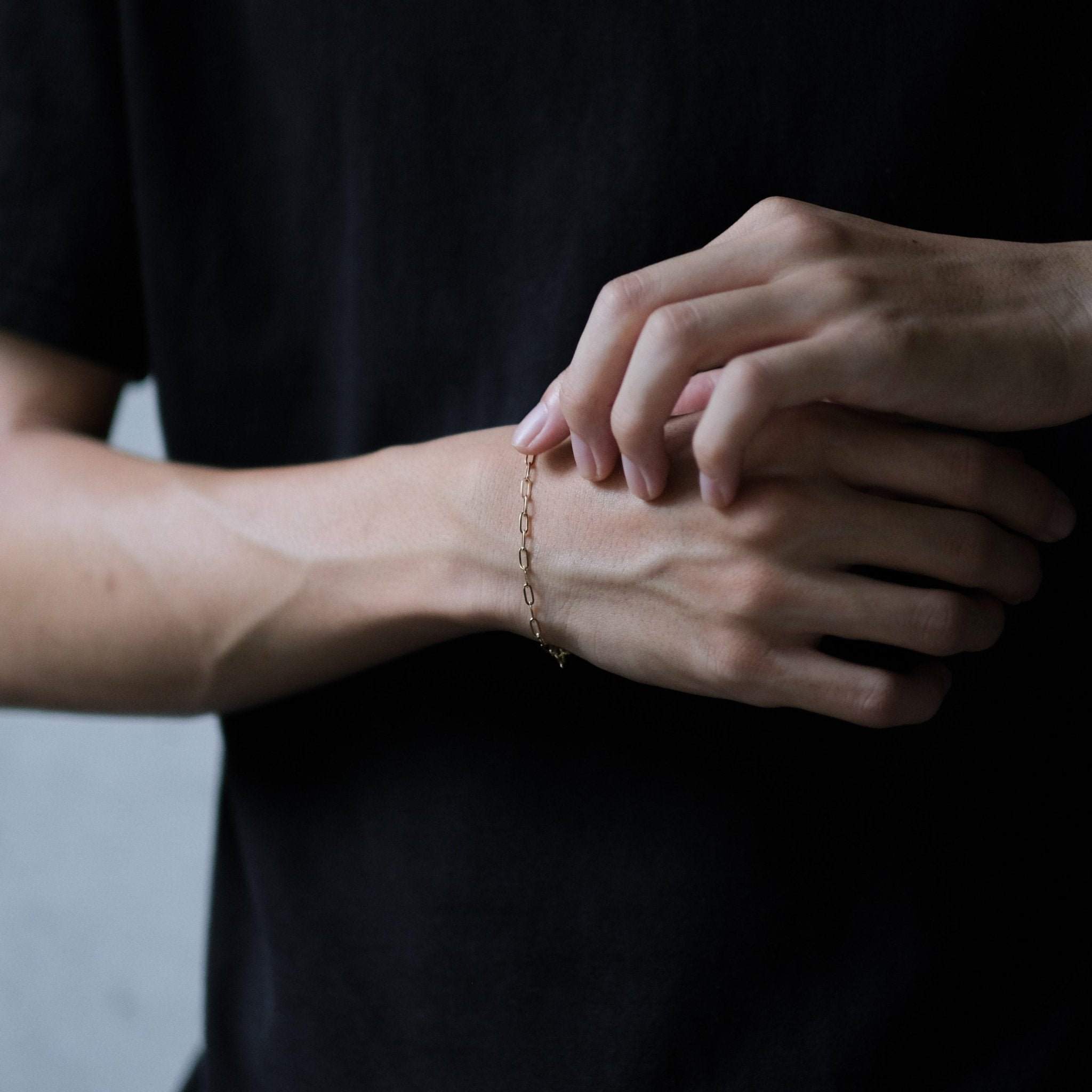 18K Hollow Paperclip Bracelet - aucentic