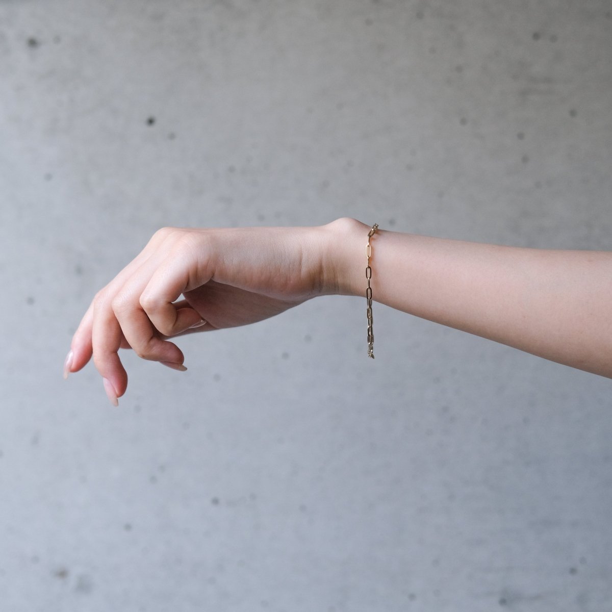 18K Hollow Paperclip Bracelet - aucentic