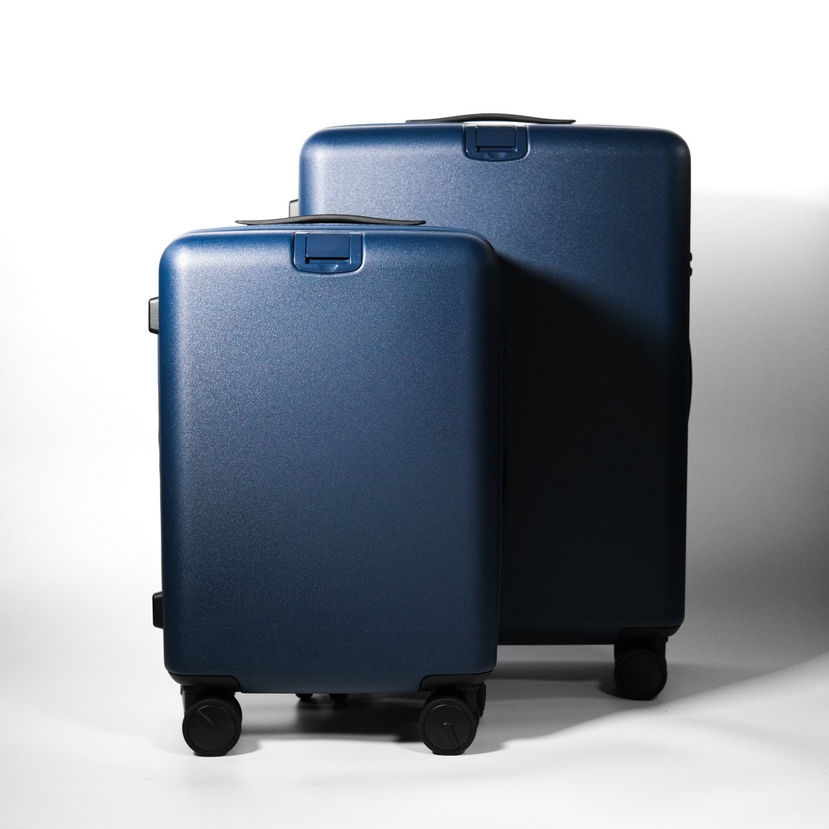 <受注生産 3月15日〜順次発送予定> Essential Luxe Suitcase(Dark Blue) - aucentic