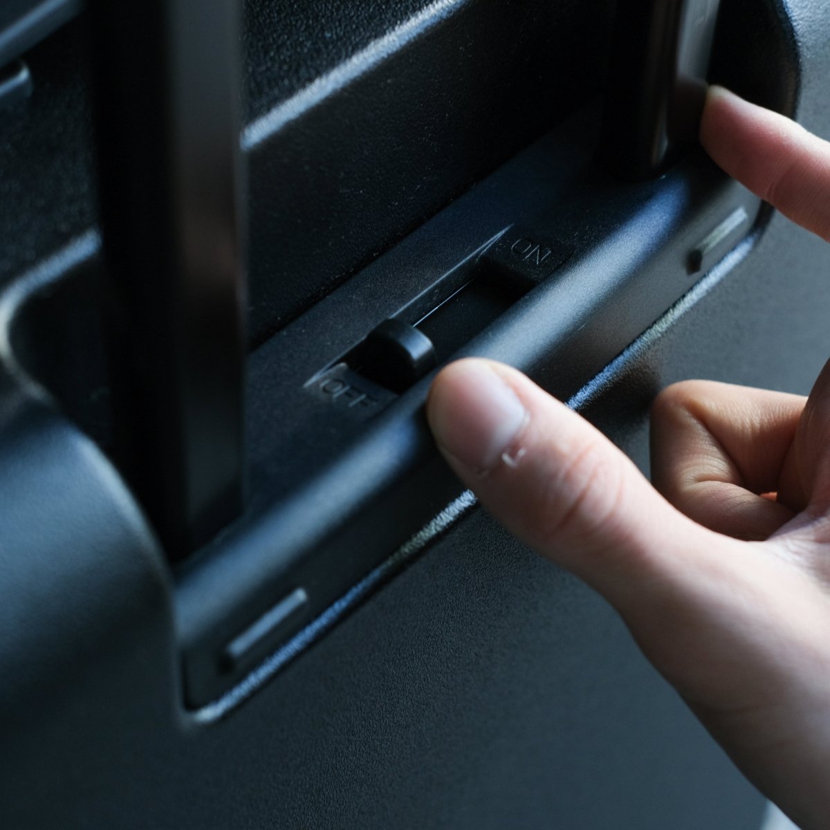 Essential Luxe Suitcase - aucentic