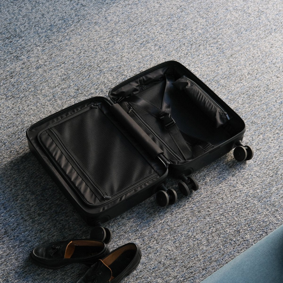 Essential Luxe Suitcase - aucentic