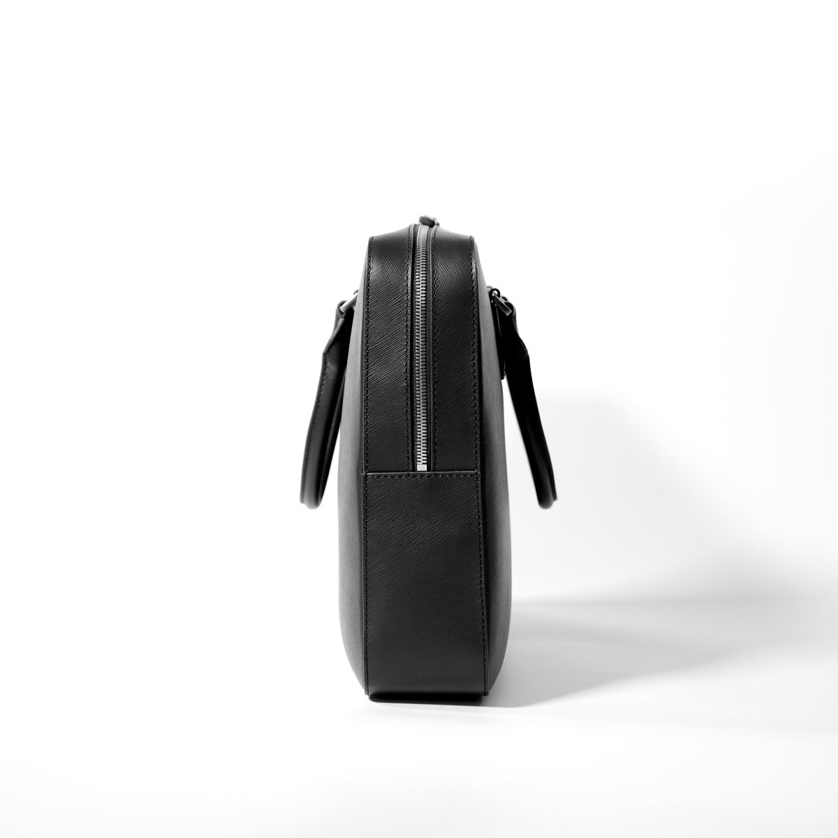 <受注生産：12月5日より順次発送予定>Italian Saffiano Leather Briefcase(Front - zip) - aucentic