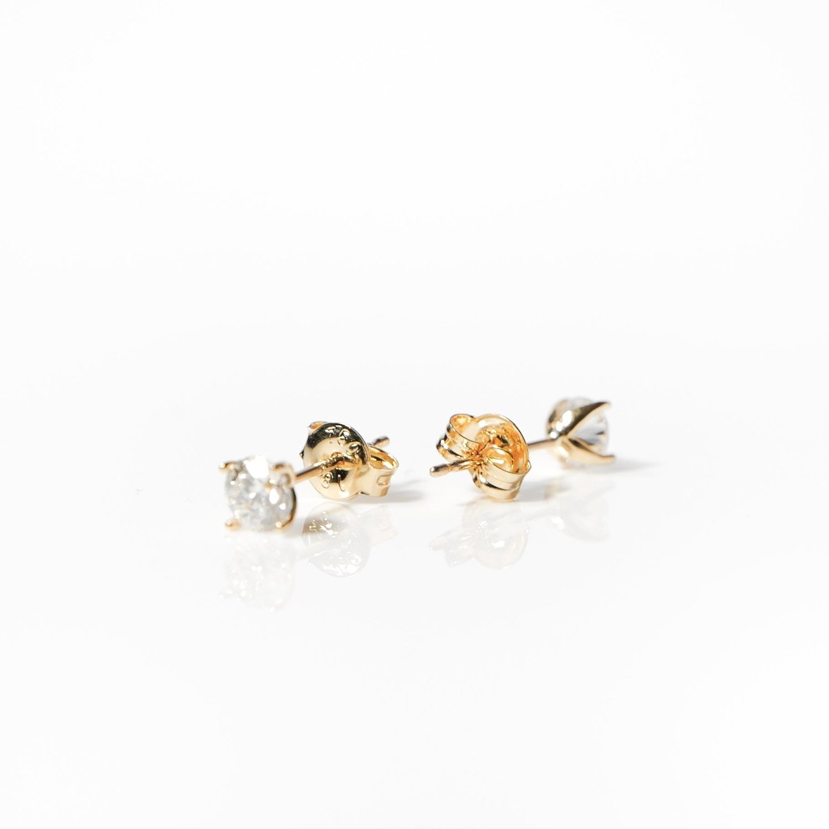 18K 0.3ct Lab Grown Diamond Studs - Single claw (YG) - aucentic