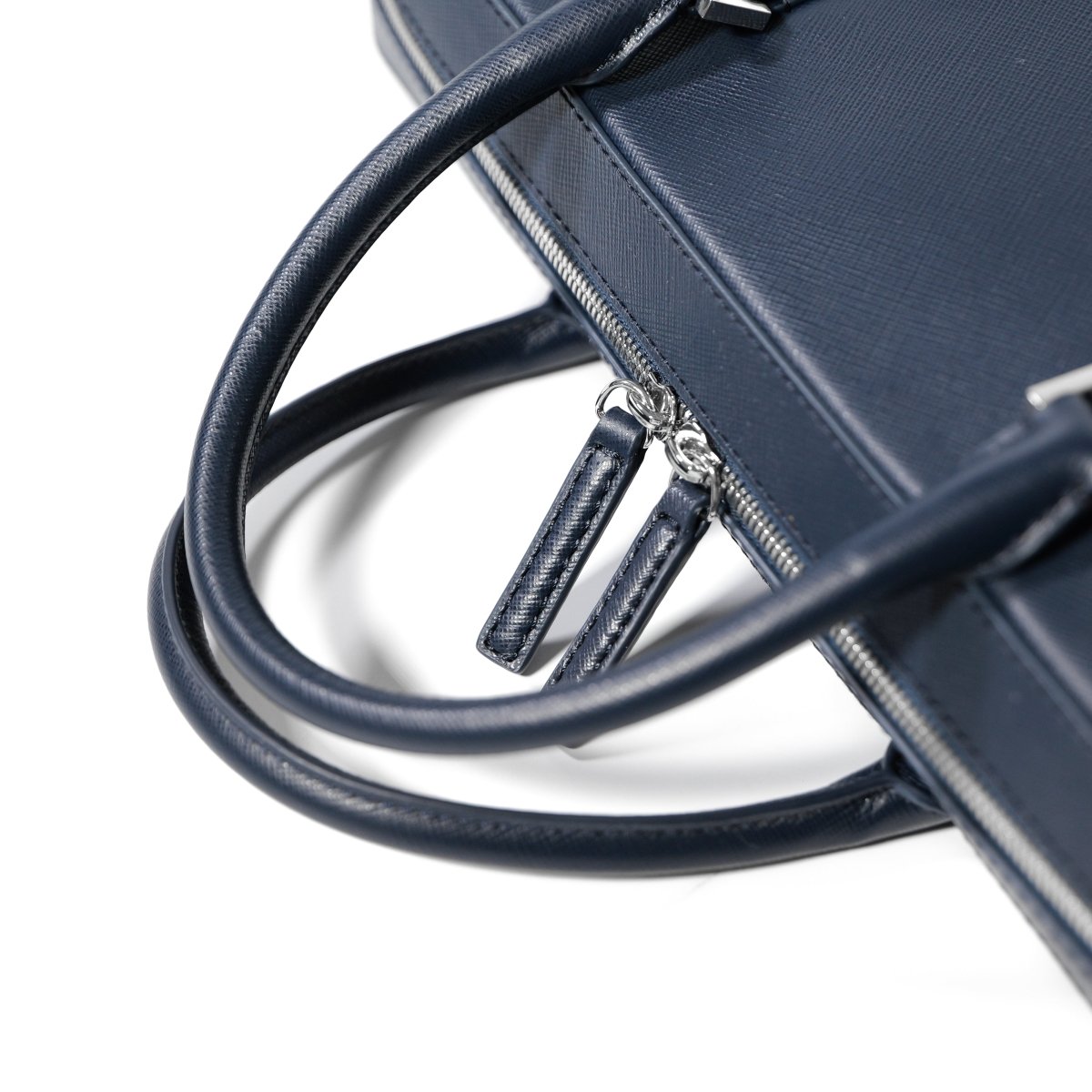<予約販売：6月9日より順次発送予定>Italian Saffiano Leather Briefcase (Navy) - aucentic
