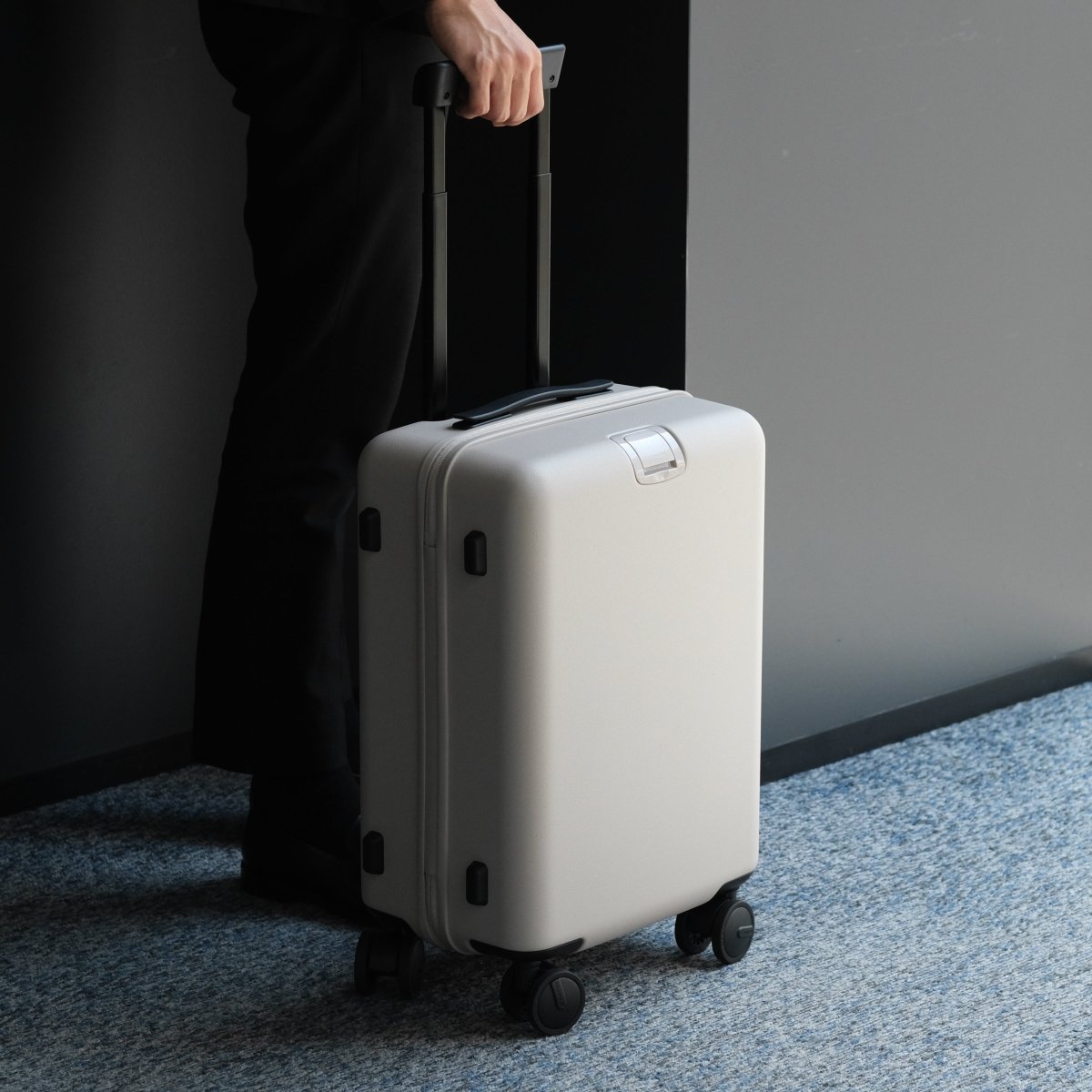 <受注生産：7月22日より順次発送予定>Essential Luxe Suitcase (Beige) - aucentic