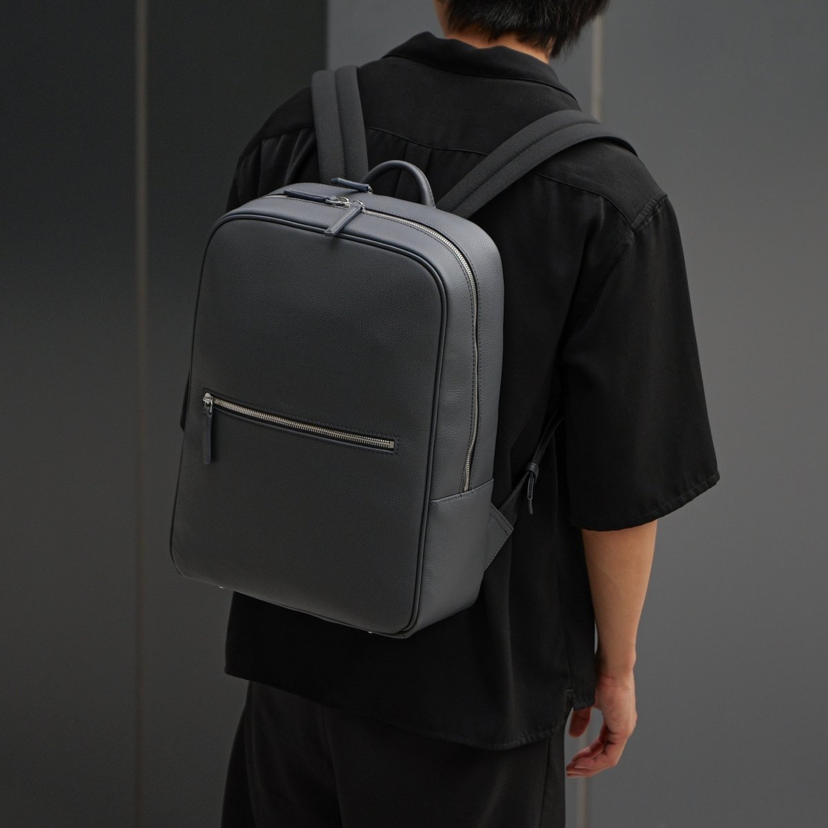 <受注生産：8月15日より順次発送予定>Full Grain Leather Backpack (Grey) - aucentic