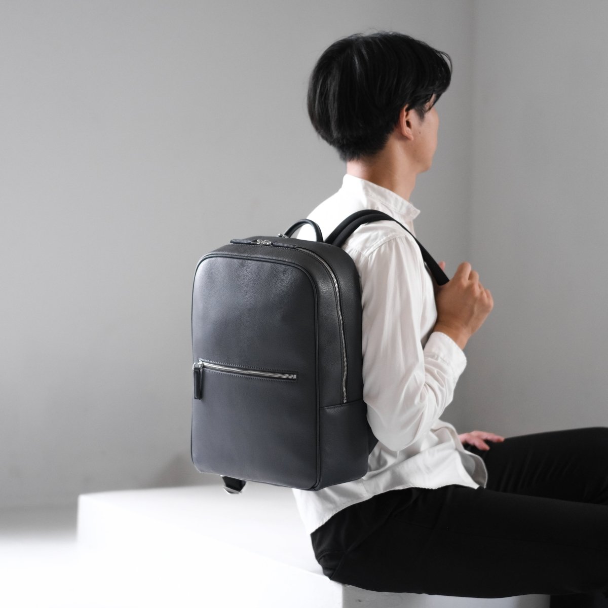 <受注生産：8月15日より順次発送予定>Full Grain Leather Backpack (Grey) - aucentic