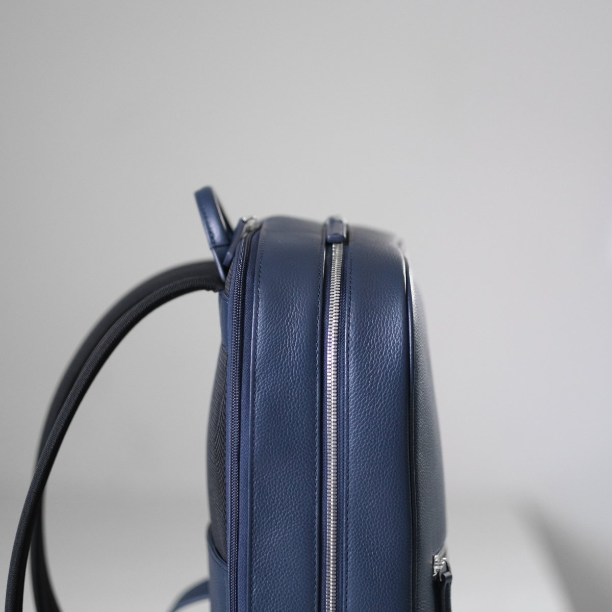 <受注生産：8月15日より順次発送予定>Full Grain Leather Backpack (Navy) - aucentic