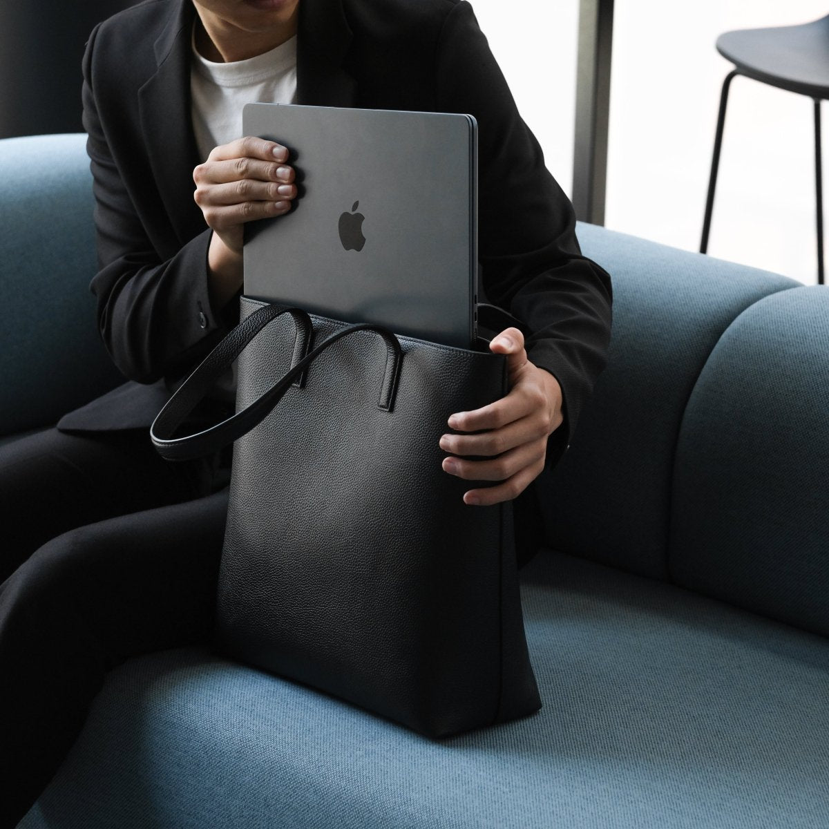 <受注生産：8月15日より順次発送予定>Italian Leather Casual Tote (Medium) - aucentic