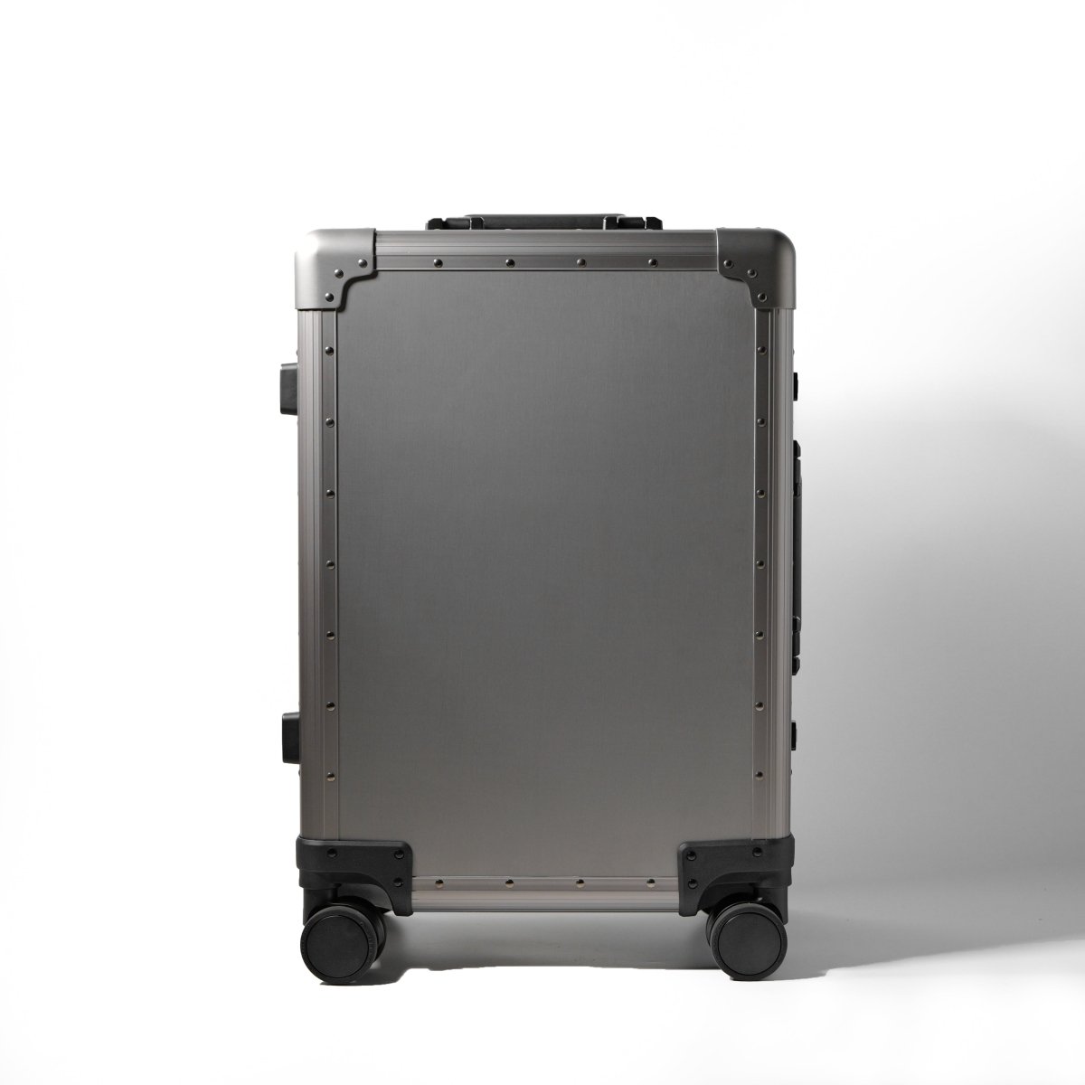<coming soon> Titanium Suitcase Op.22 - aucentic