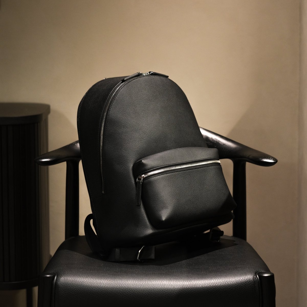 Full Grain Leather Round Backpack - aucentic