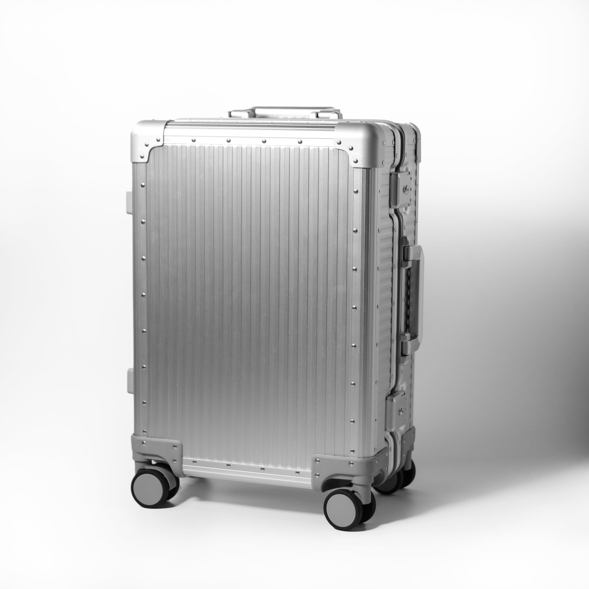<受注生産>Stripe Aluminum Suitcase(Metallic) Op.13 - aucentic