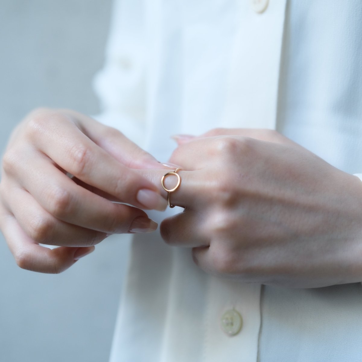 14k Solid Gold Circle Ring - aucentic