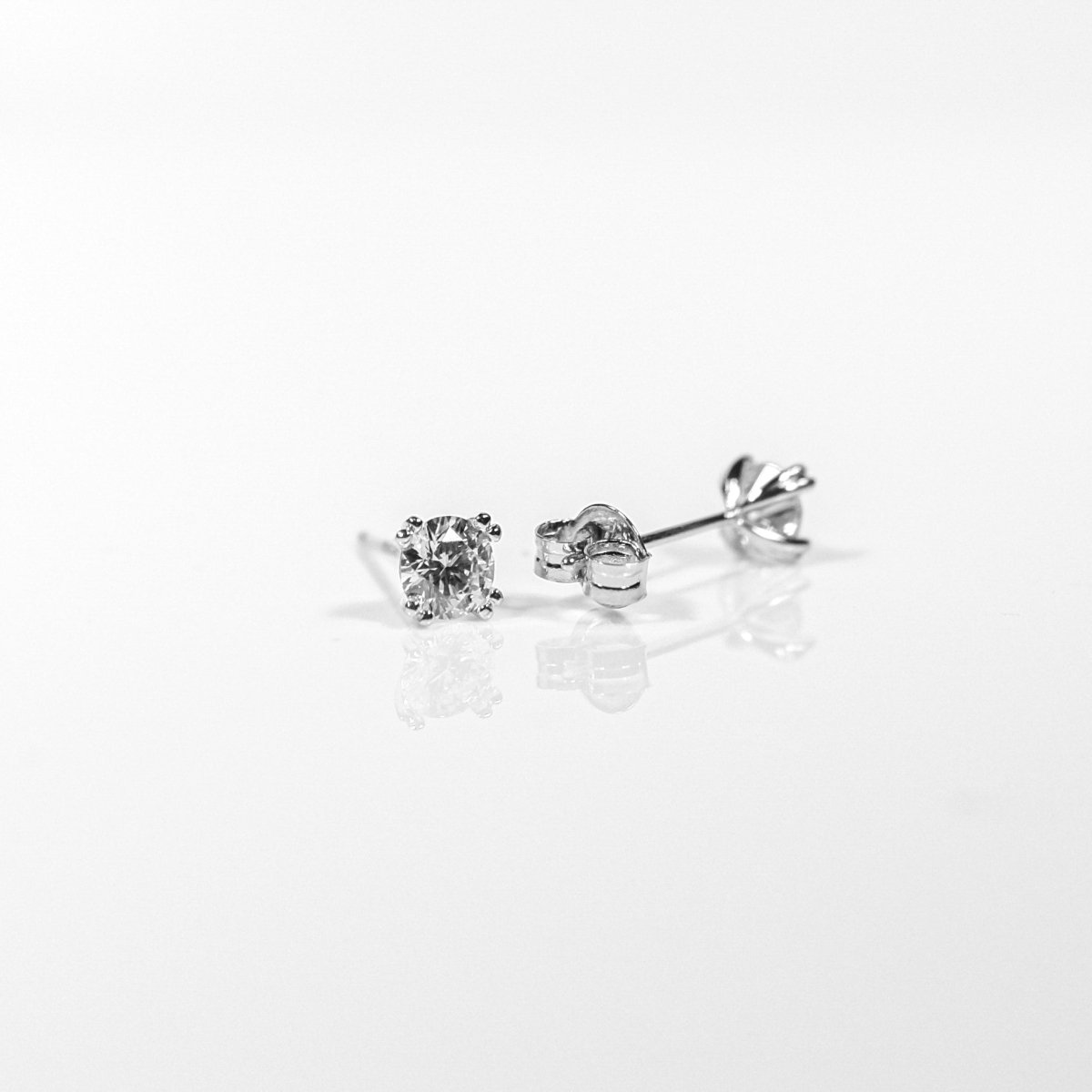 18K 0.3ct Lab Grown Diamond Studs (WG) - aucentic