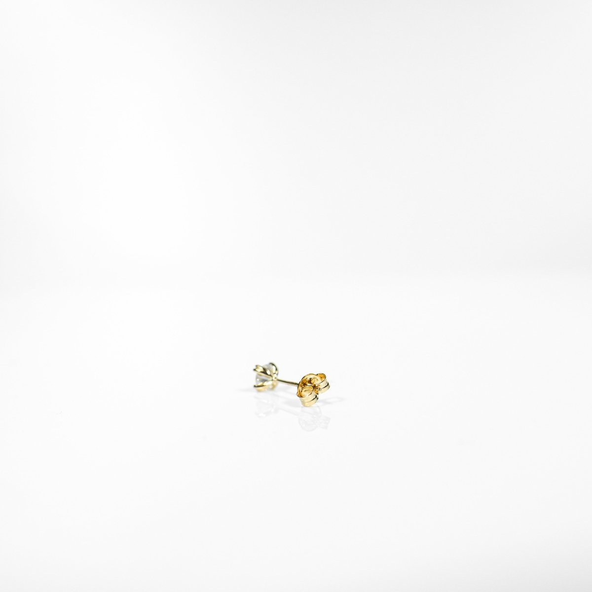 18K 0.3ct Lab Grown Diamond Studs (YG) - aucentic