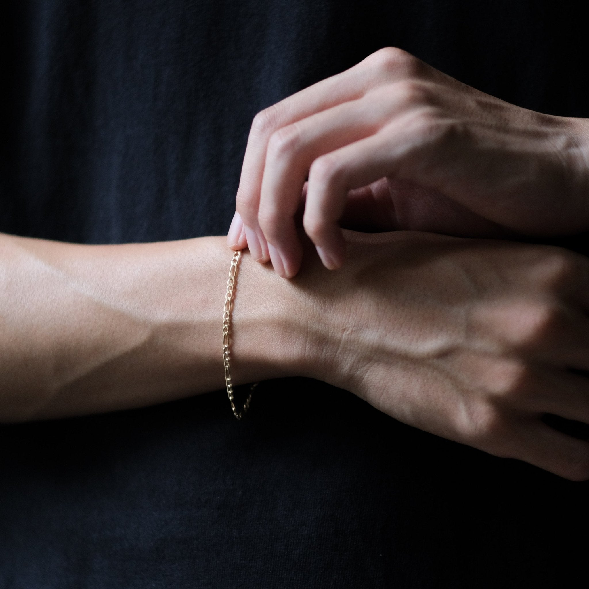 18K Hollow Figaro Chain Bracelet - aucentic