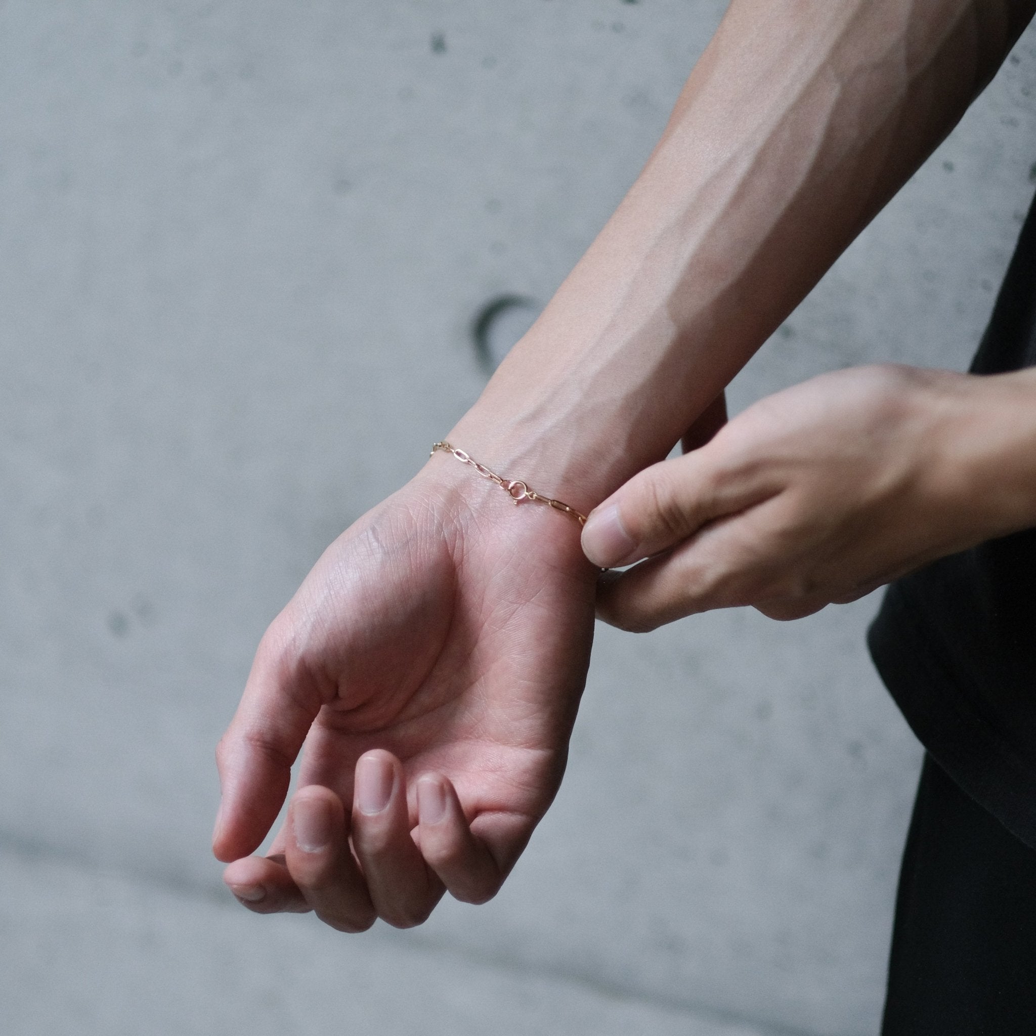 18K Hollow Paperclip Bracelet - aucentic