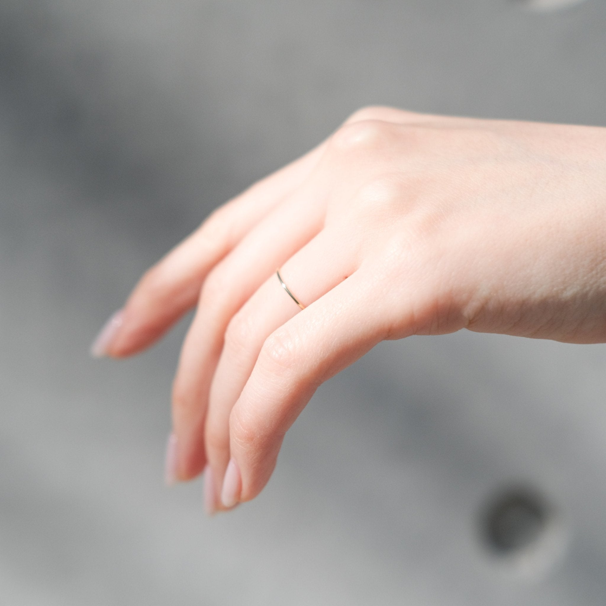 18k Solid Gold Skinny Ring - aucentic