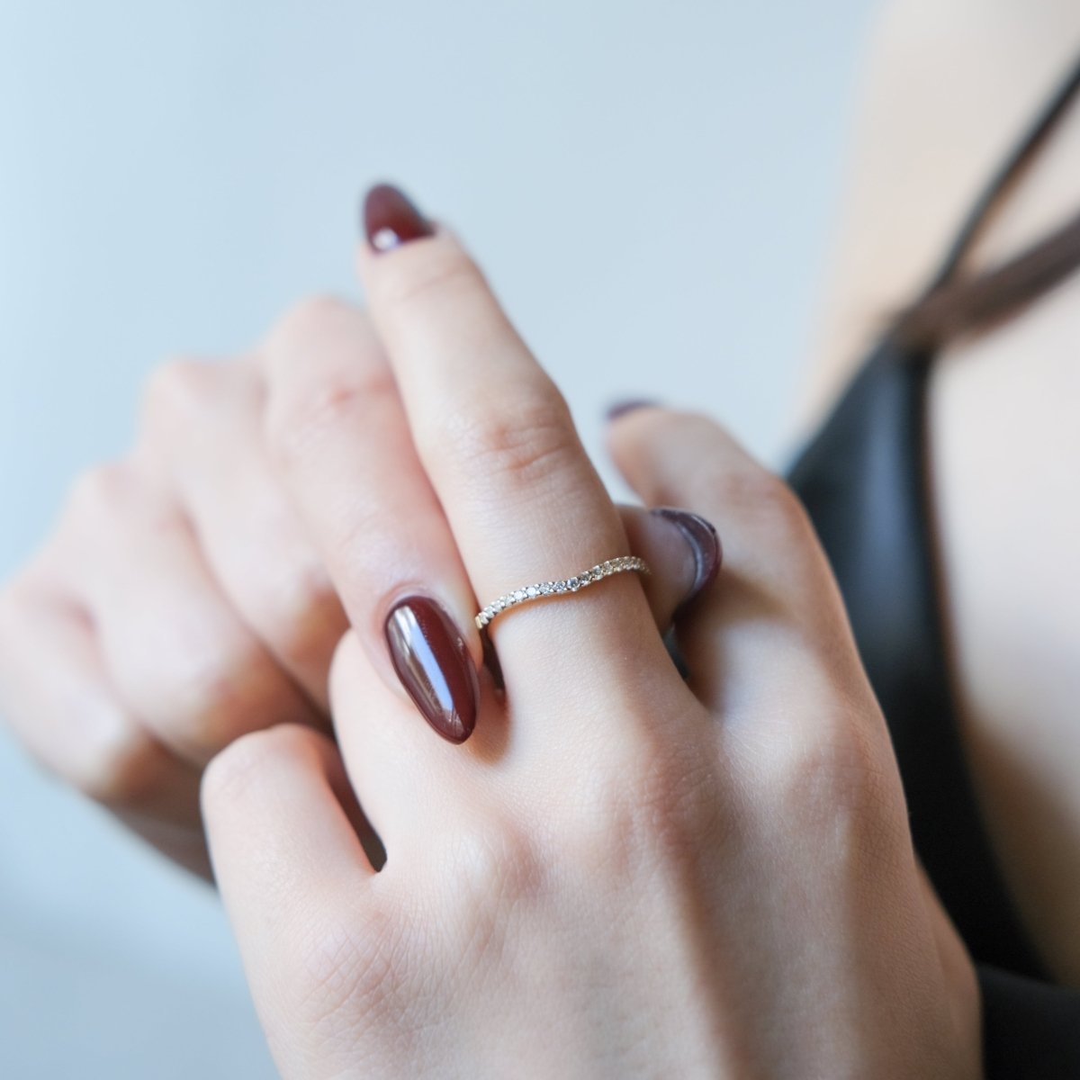 18k V Shaped Half Eternity Forged Ring - aucentic