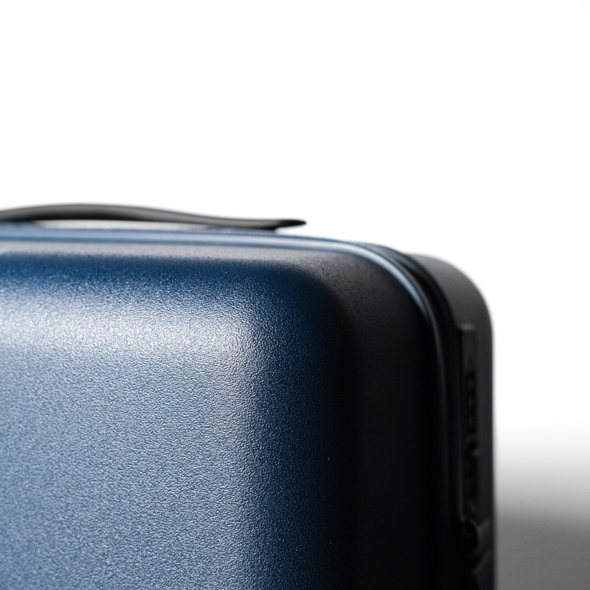 <受注生産 3月15日〜順次発送予定> Essential Luxe Suitcase（Dark Blue） - aucentic