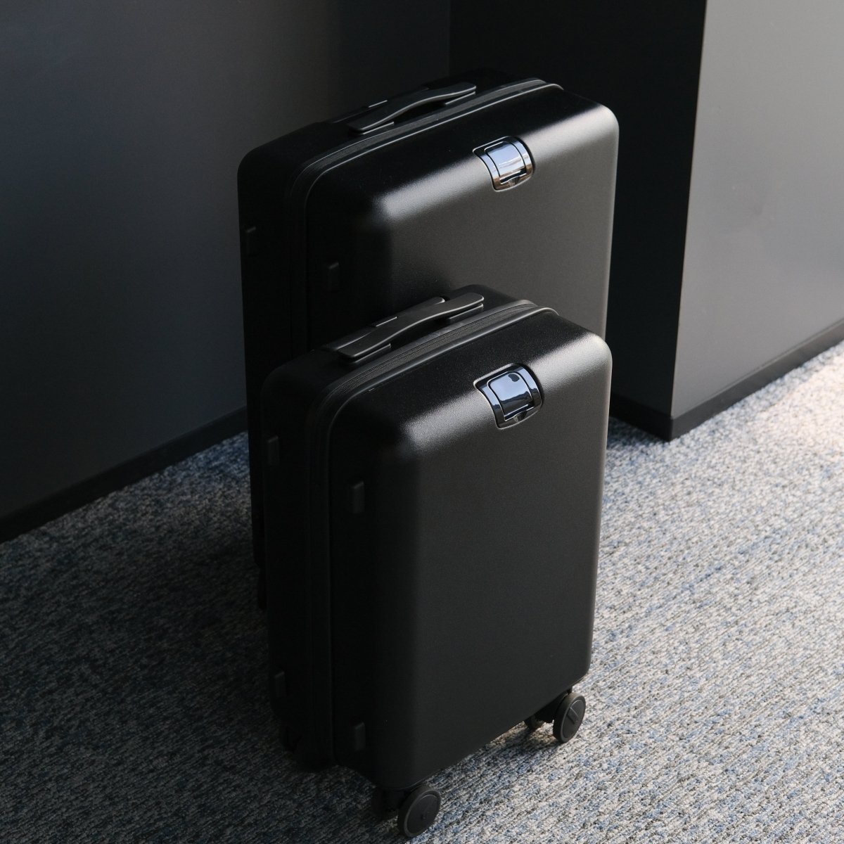 Essential Luxe Suitcase - aucentic